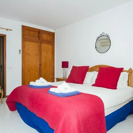 Villa Sleeps 8 Pool Air Con Wifi