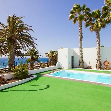 Villa Sleeps 8 Pool Air Con Wifi