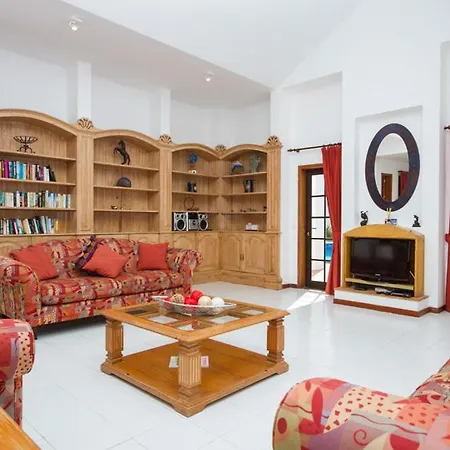 Sleeps 8 Pool Air Con Wifi Villa Costa Teguise