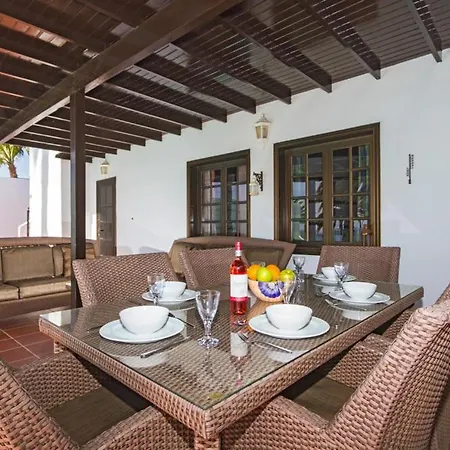 Sleeps 8 Pool Air Con Wifi *