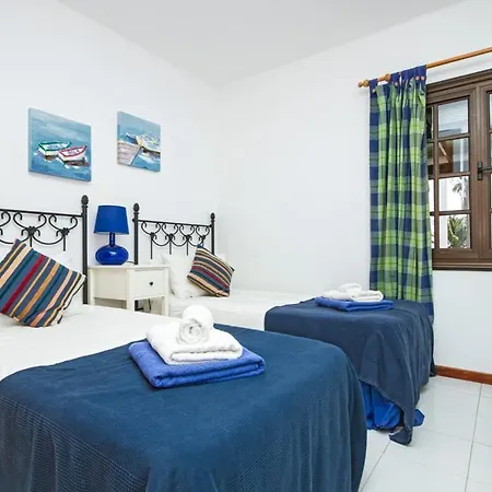 Sleeps 8 Pool Air Con Wifi Villa Costa Teguise