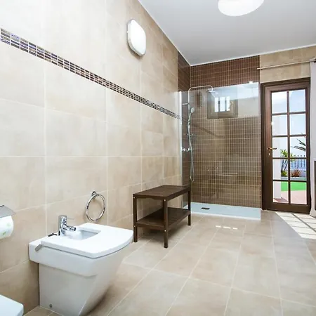 Sleeps 8 Pool Air Con Wifi Villa