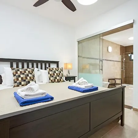 Sleeps 8 Pool Air Con Wifi *